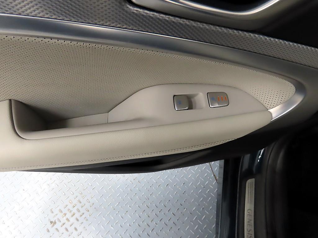 Genesis G70 - Vista 12