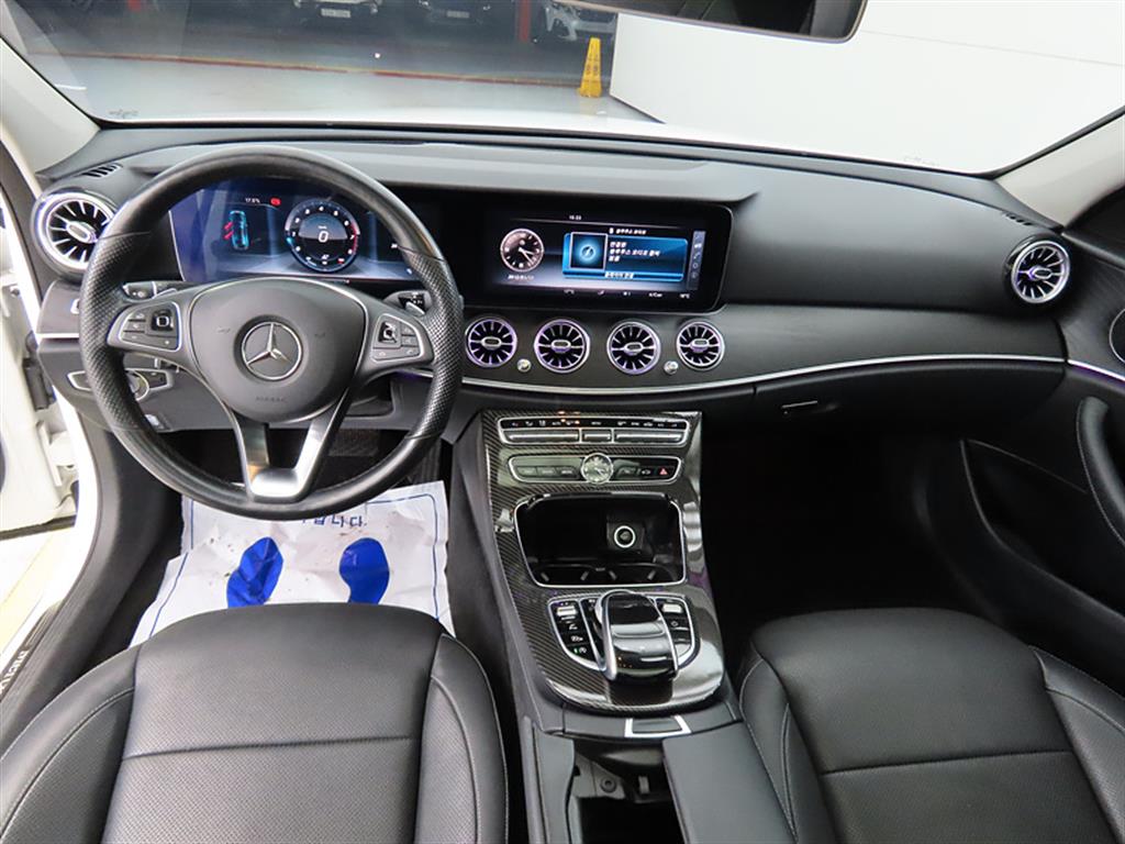 Mercedes Benz E class - Vista 7