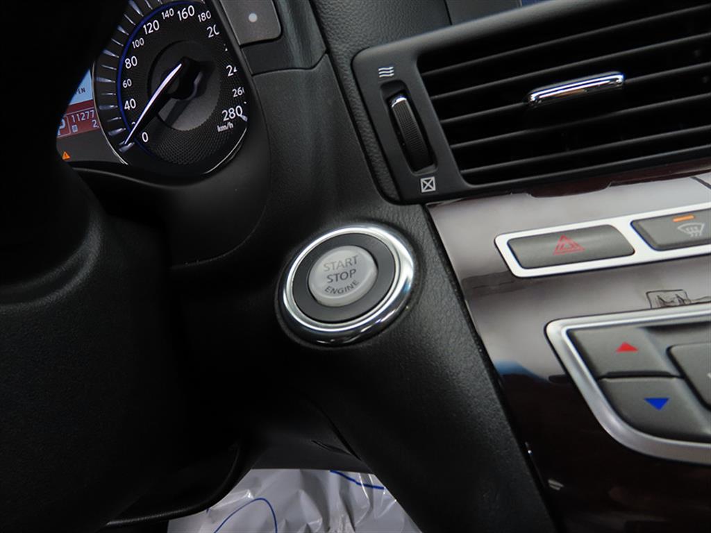 Infiniti M - Vista 10