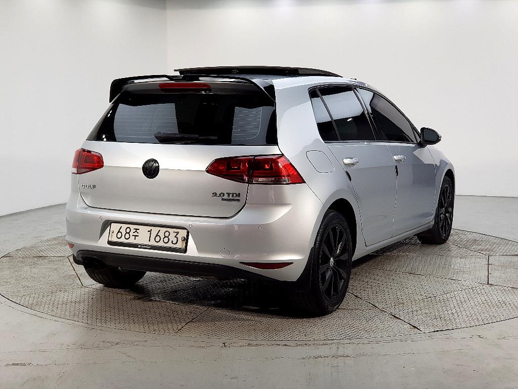 Volkswagen Golf - Vista 4