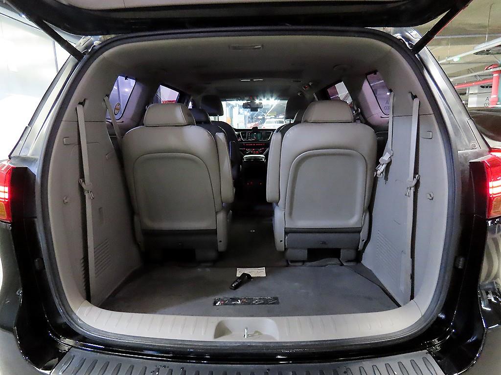KIA Carnival - Vista 8