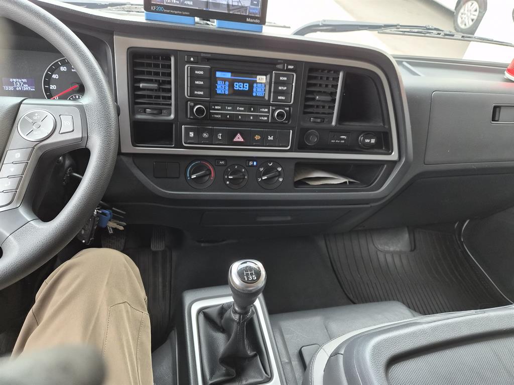 medium and large cargo truck - Vista 12