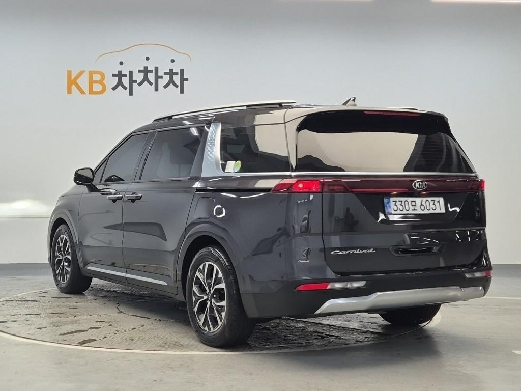 KIA Carnival - Vista 2