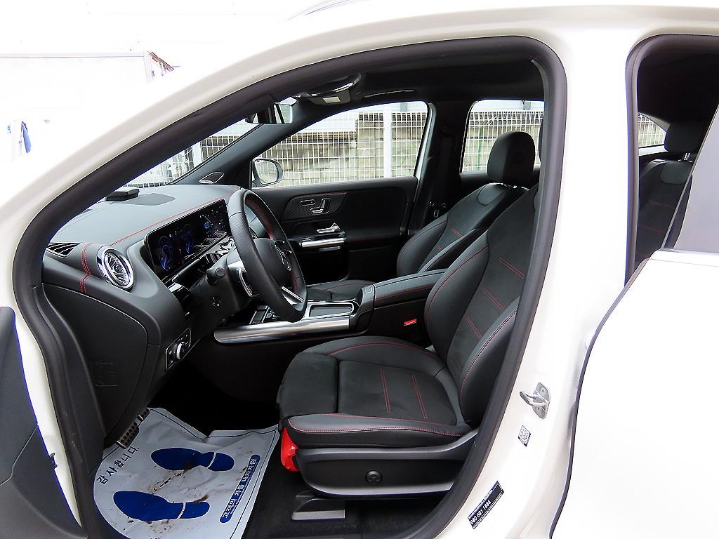 Mercedes Benz EQA - Vista 5