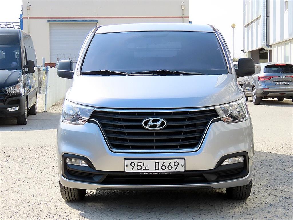 HYUNDAI Starex 2019 Plateado - Importación desde Corea - HF Imports Iquique - Foto 1