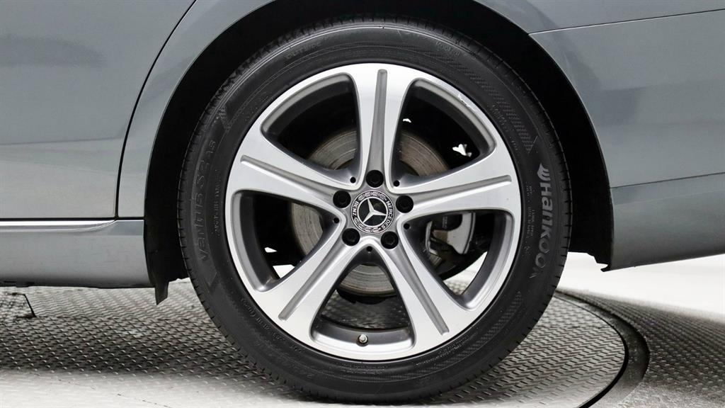 Mercedes Benz E class - Vista 11
