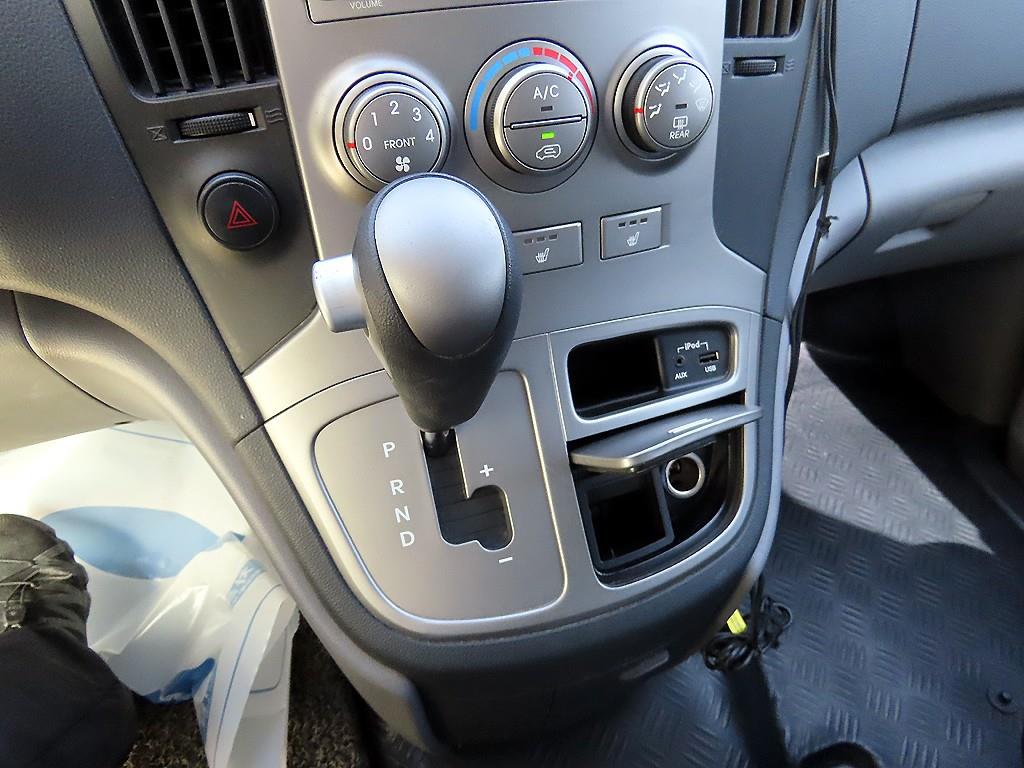 HYUNDAI Starex - Vista 10