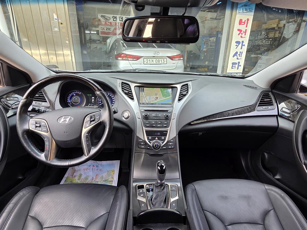 HYUNDAI Grandeur - Vista 12