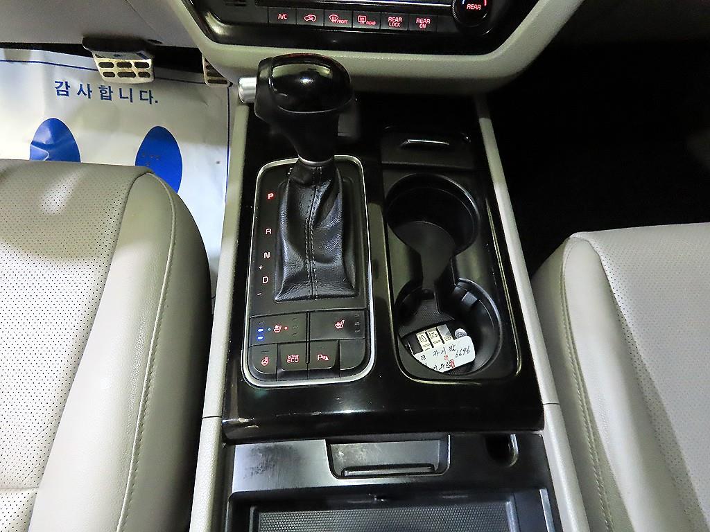 KIA Carnival - Vista 12