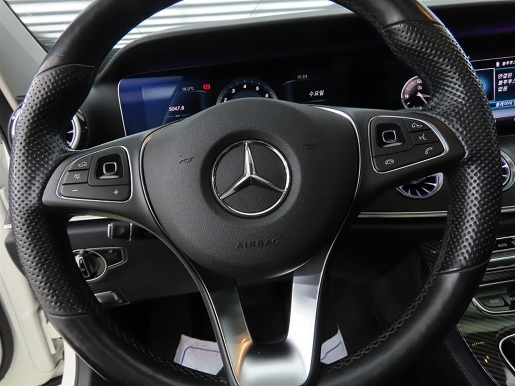 Mercedes Benz E class - Vista 8