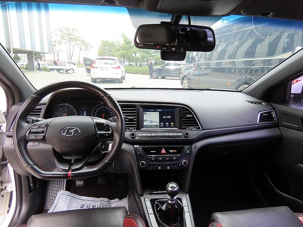 HYUNDAI Avante - Vista 7