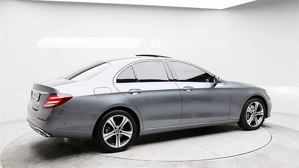 Mercedes Benz E class - Vista 3