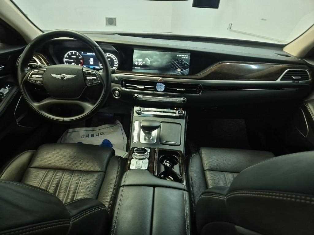 Genesis G90 - Vista 7