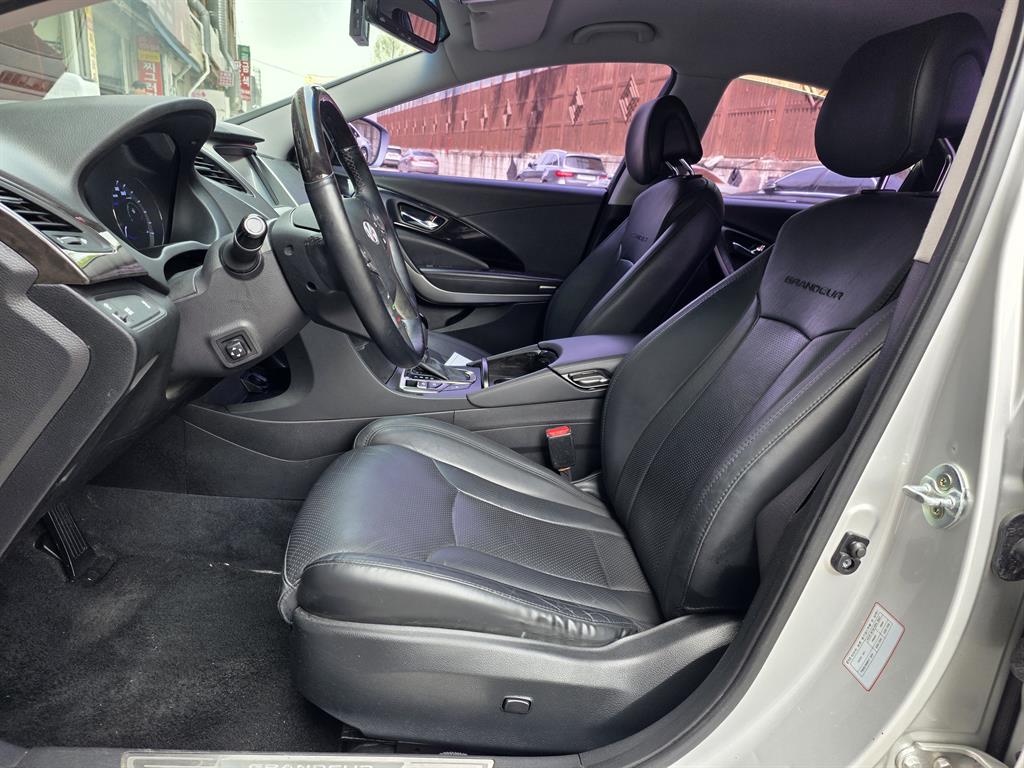 HYUNDAI Grandeur - Vista 9