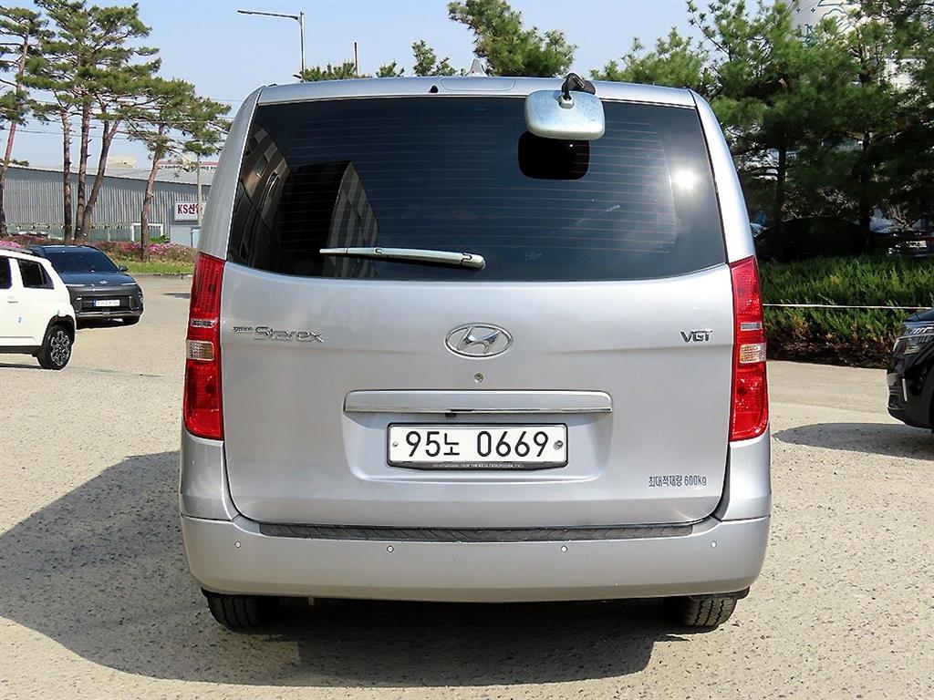 HYUNDAI Starex - Vista 4