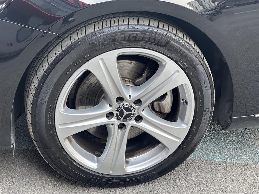 Mercedes Benz E class - Vista 5