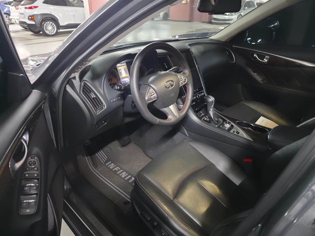 Infiniti Q - Vista 3