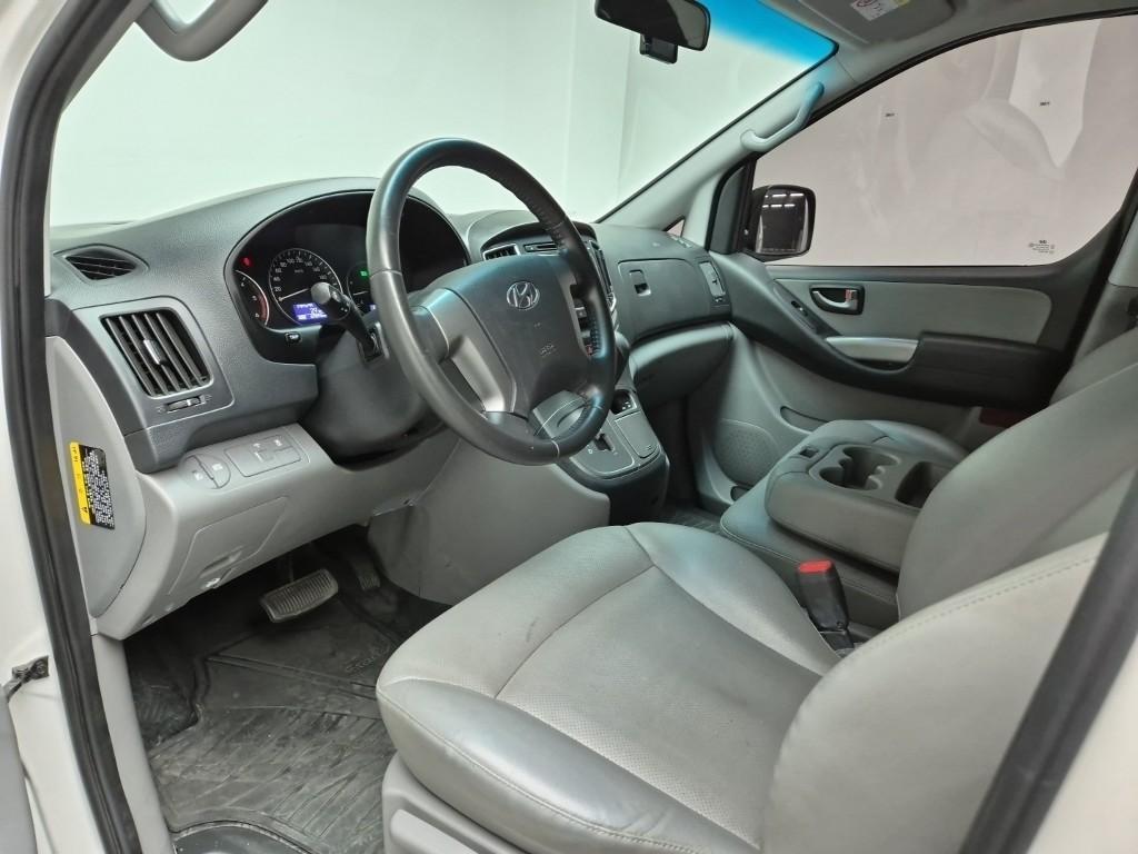 HYUNDAI Starex - Vista 7