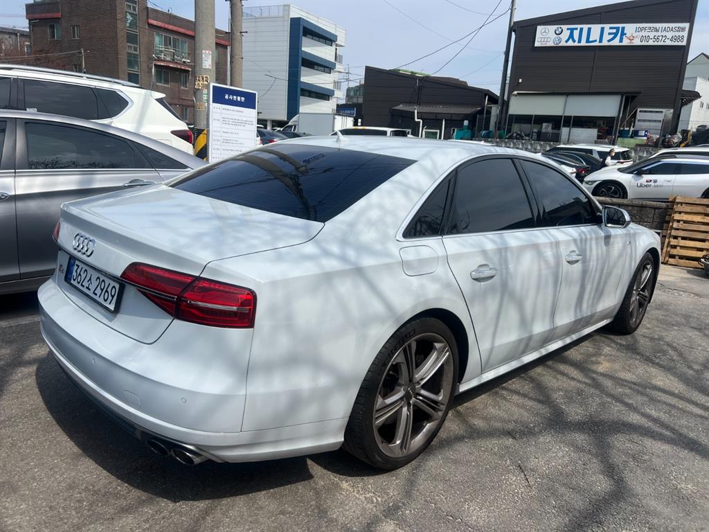 Audi S8 - Vista 4