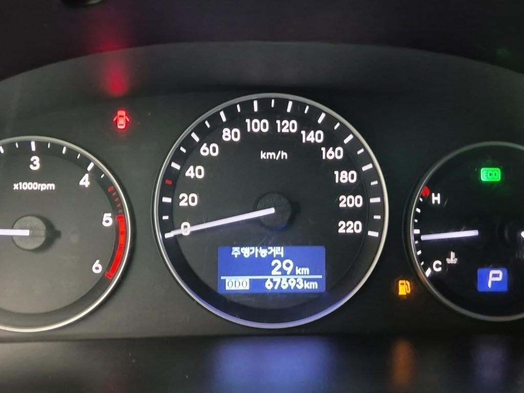 HYUNDAI Starex - Vista 6