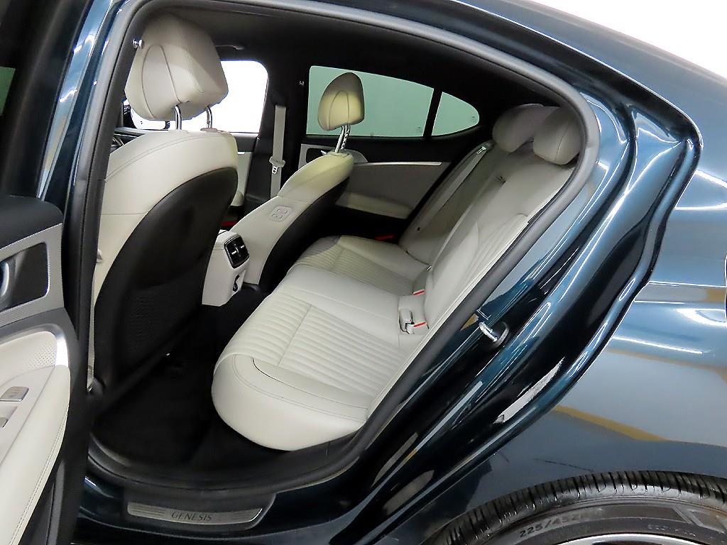 Genesis G70 - Vista 6