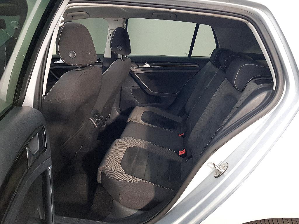 Volkswagen Golf - Vista 9