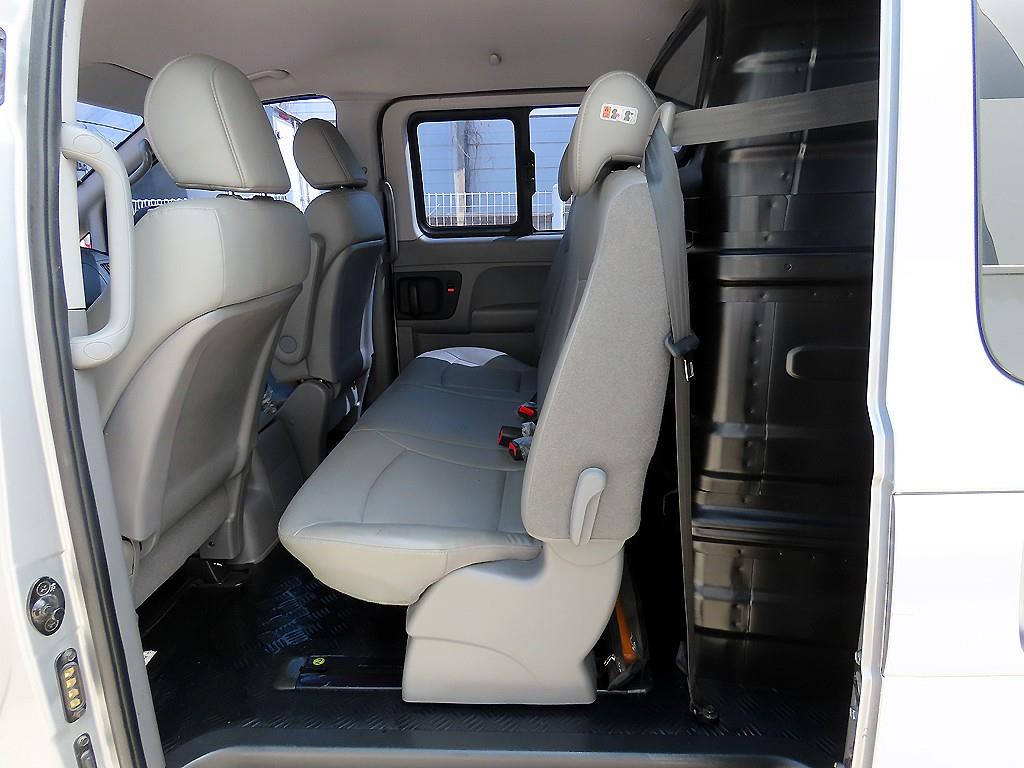 HYUNDAI Starex - Vista 6