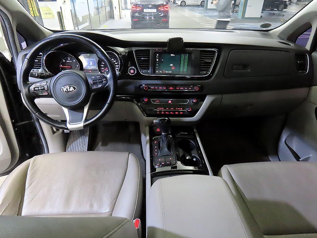 KIA Carnival - Vista 3