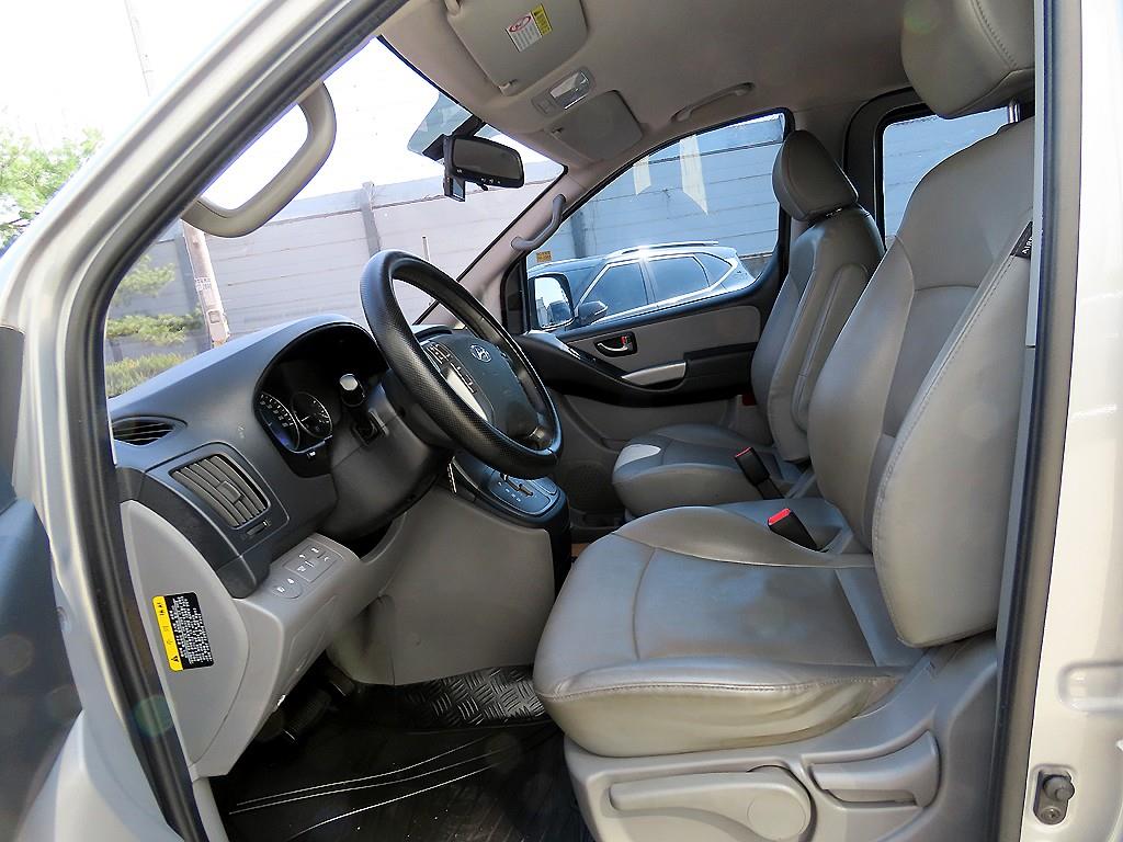 HYUNDAI Starex - Vista 5