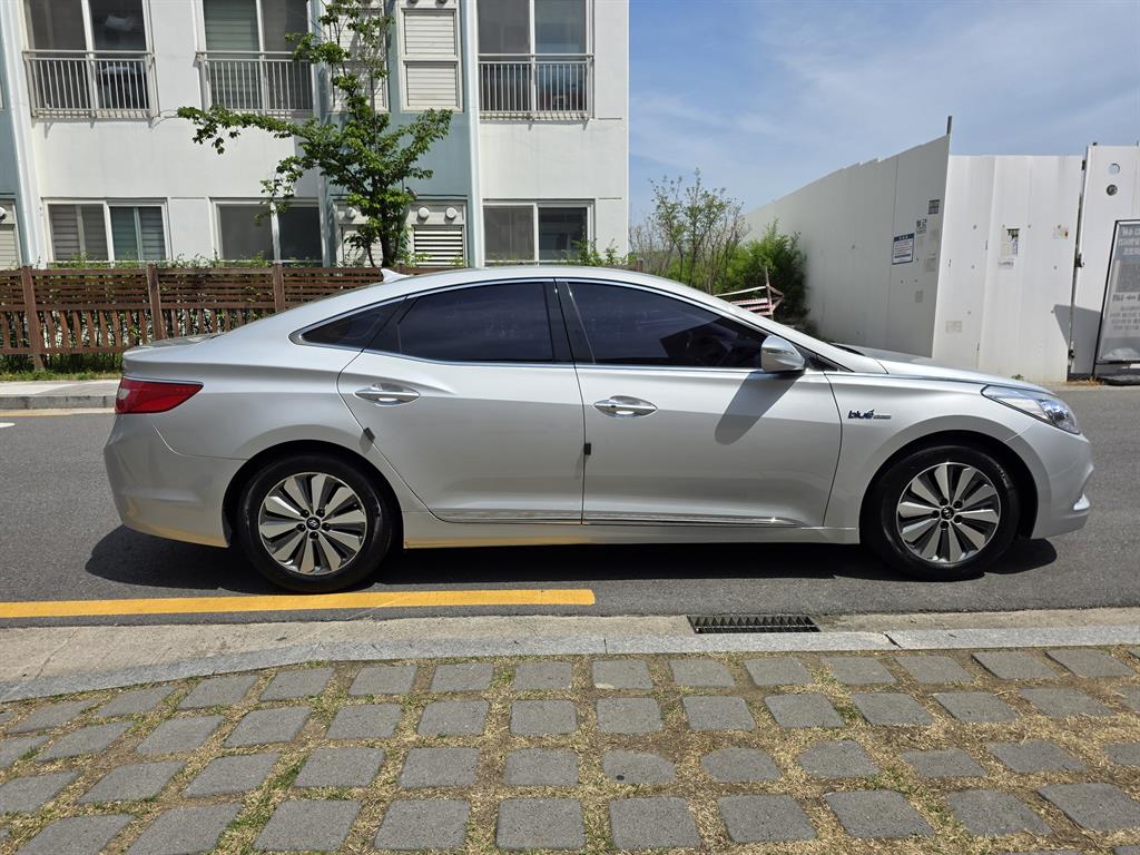 HYUNDAI Grandeur - Vista 4