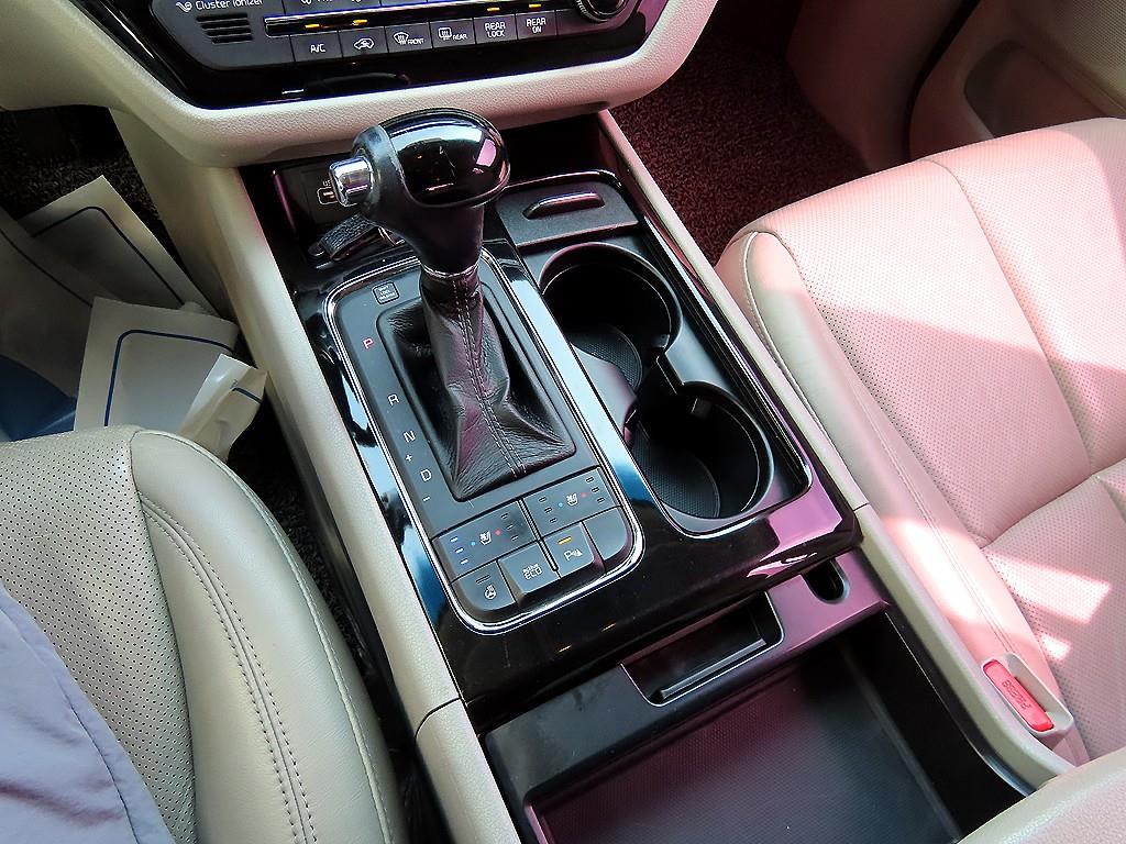 KIA Carnival - Vista 11