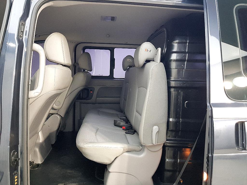 HYUNDAI Starex - Vista 9