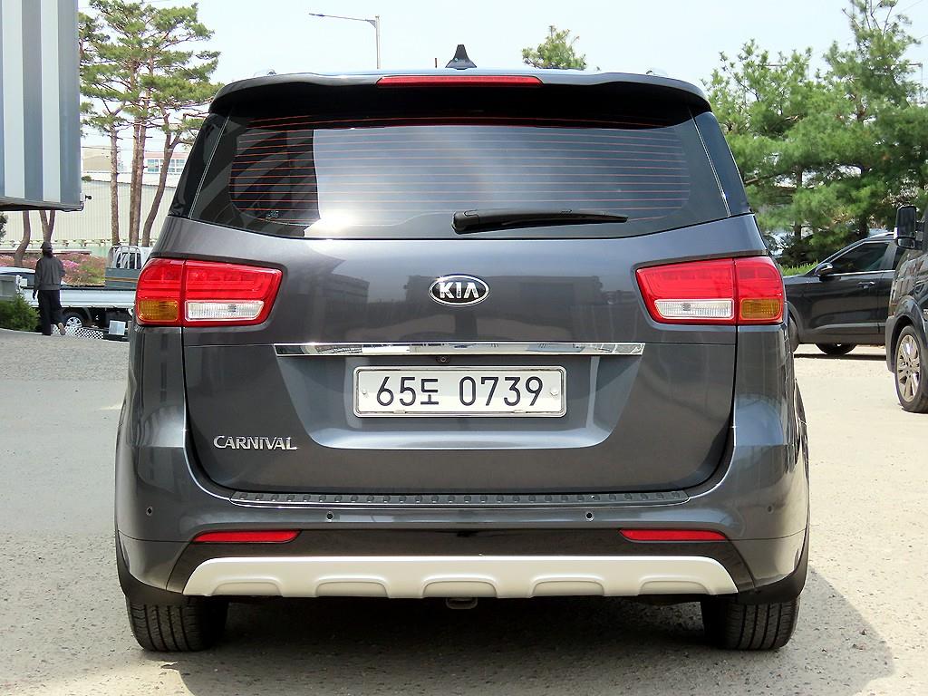 KIA Carnival - Vista 4