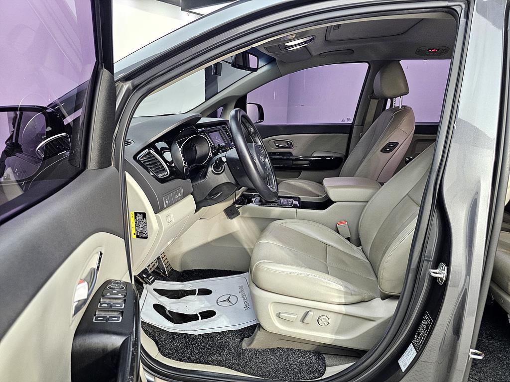 KIA Carnival - Vista 8
