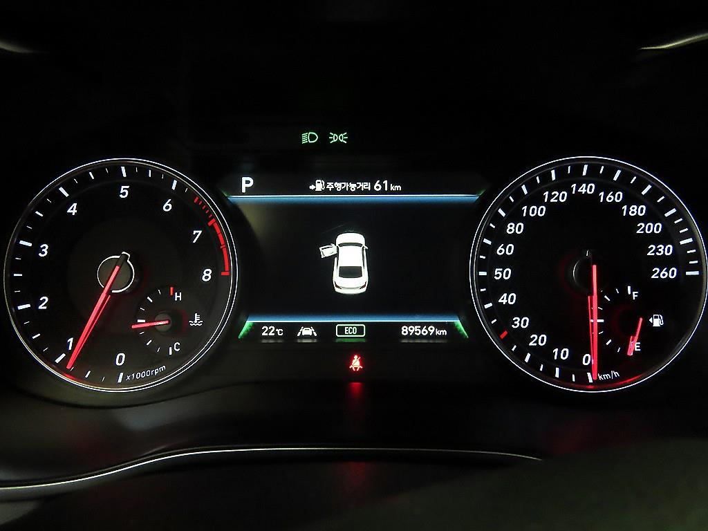 Genesis G70 - Vista 9