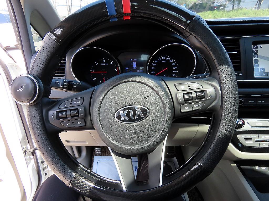 KIA Carnival - Vista 9