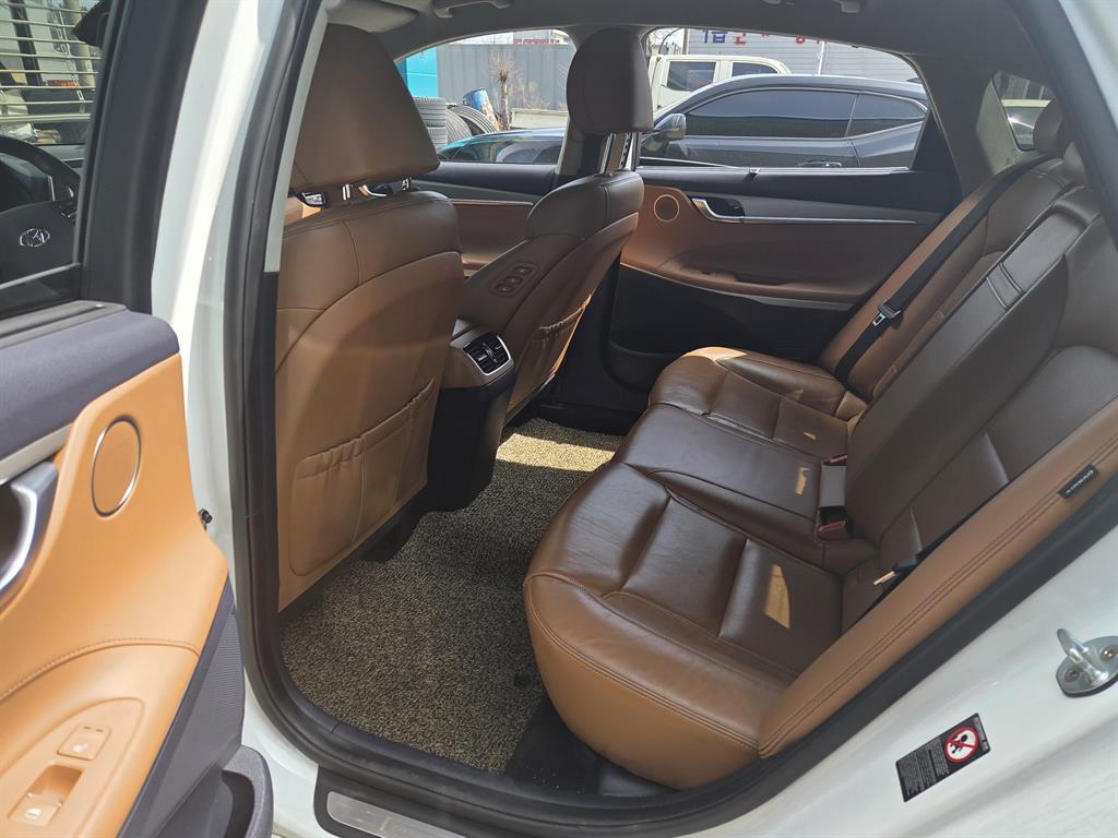 HYUNDAI Grandeur - Vista 11