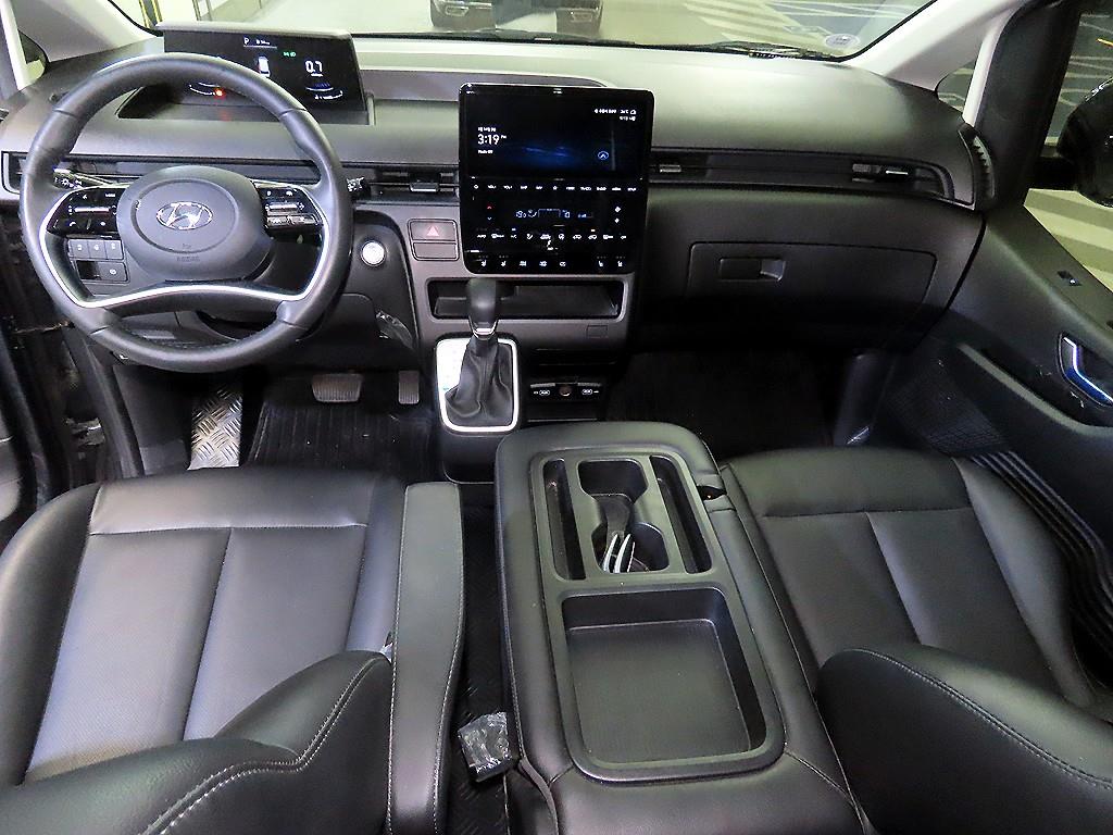 HYUNDAI Staria - Vista 10