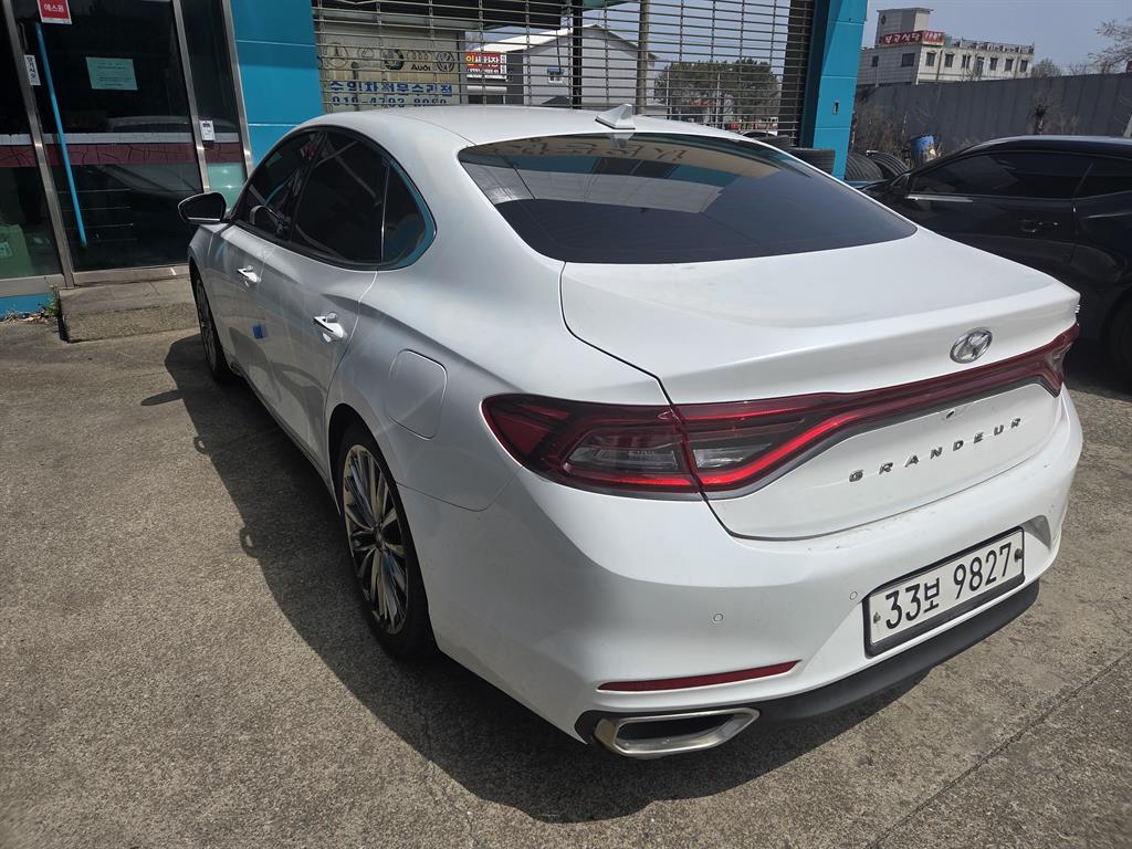 HYUNDAI Grandeur - Vista 2