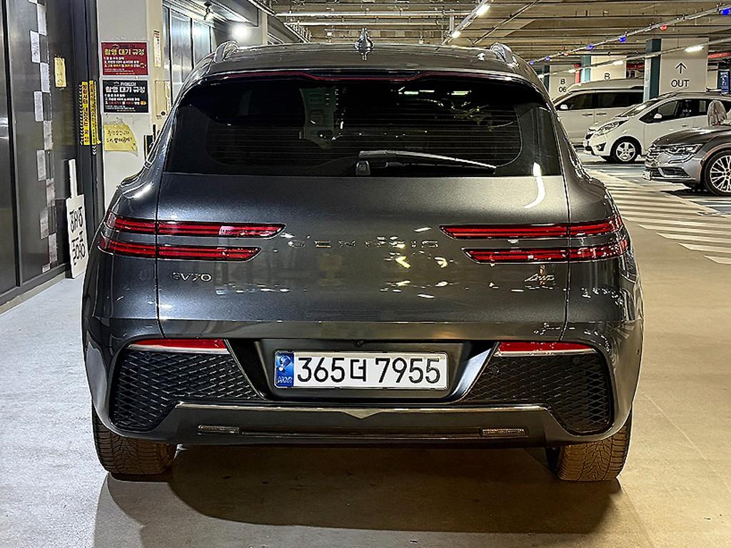 Genesis GV70 - Vista 5