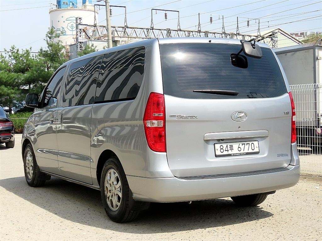 HYUNDAI Starex - Vista 3