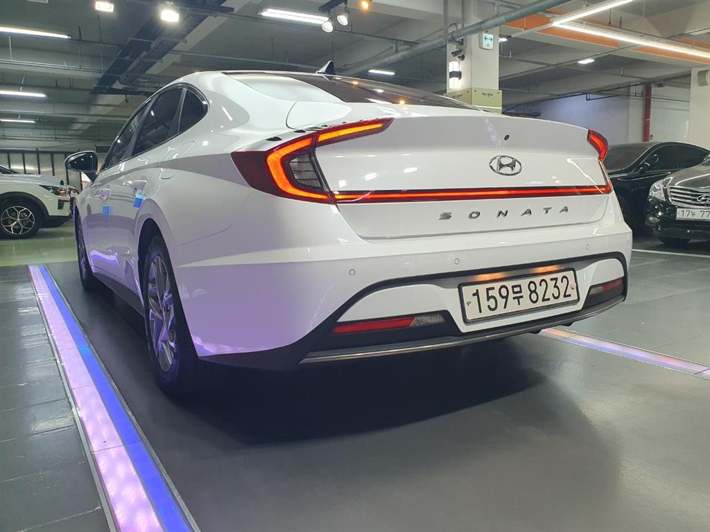 HYUNDAI Sonata - Vista 4