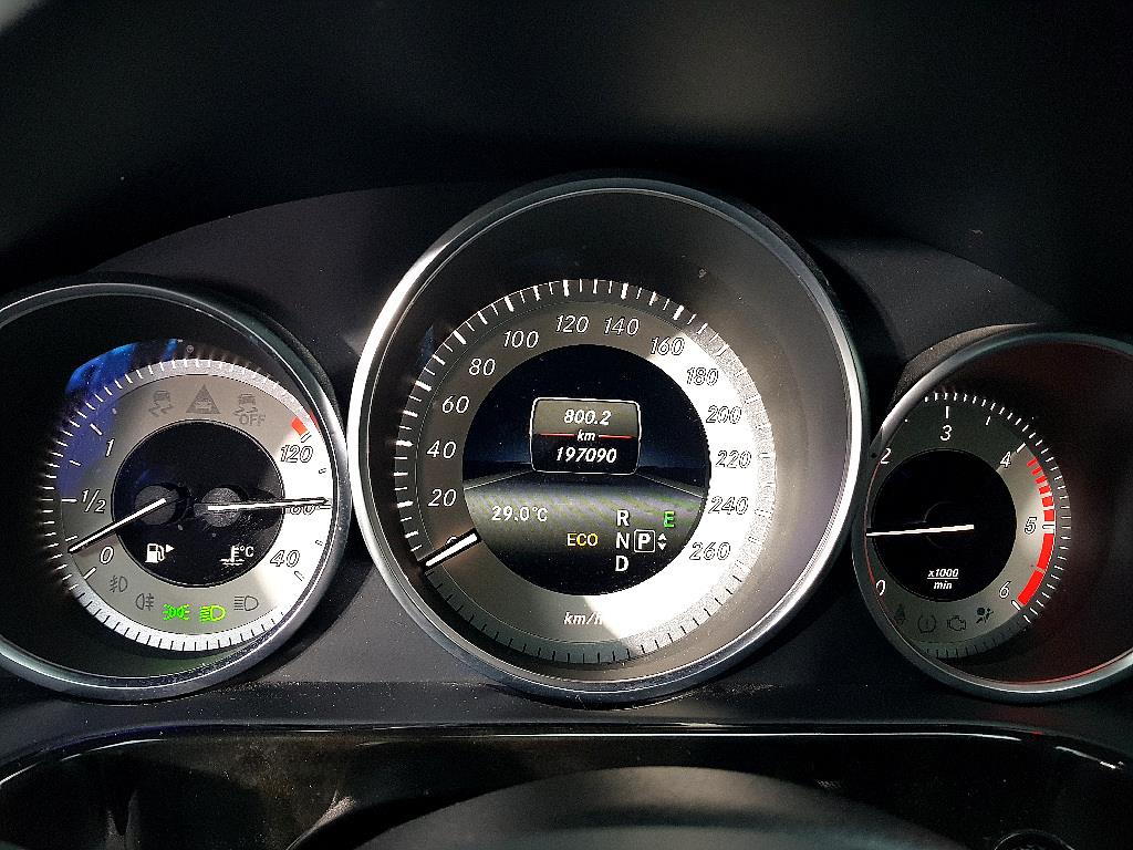 Mercedes Benz E class - Vista 7