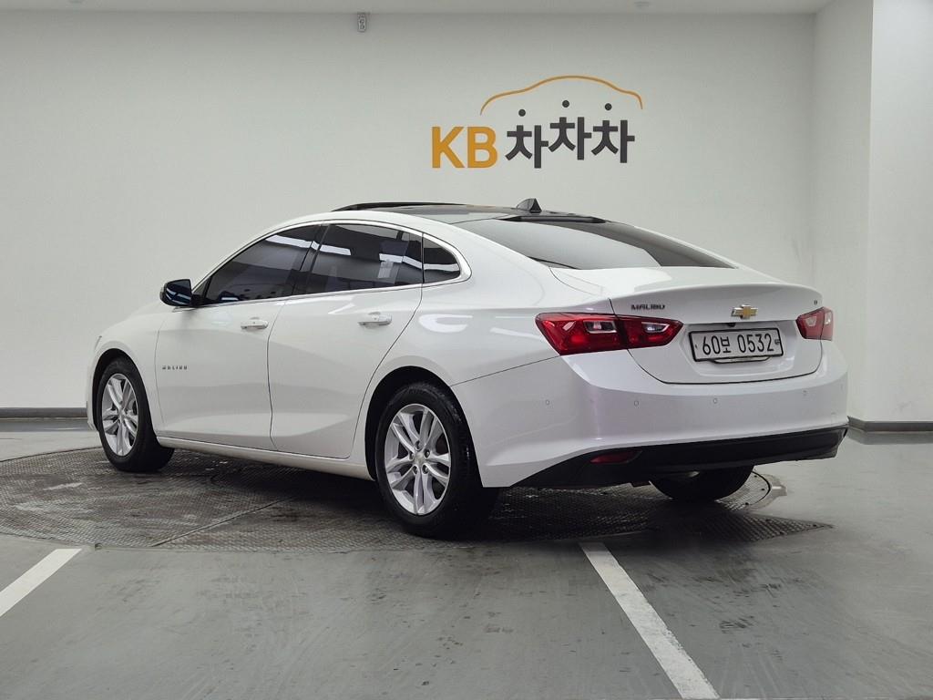 Chevrolet Malibu - Vista 3
