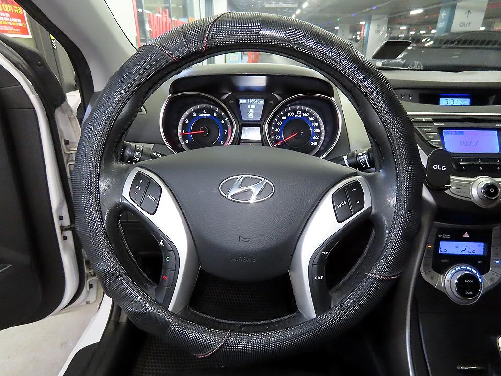 HYUNDAI Avante - Vista 8