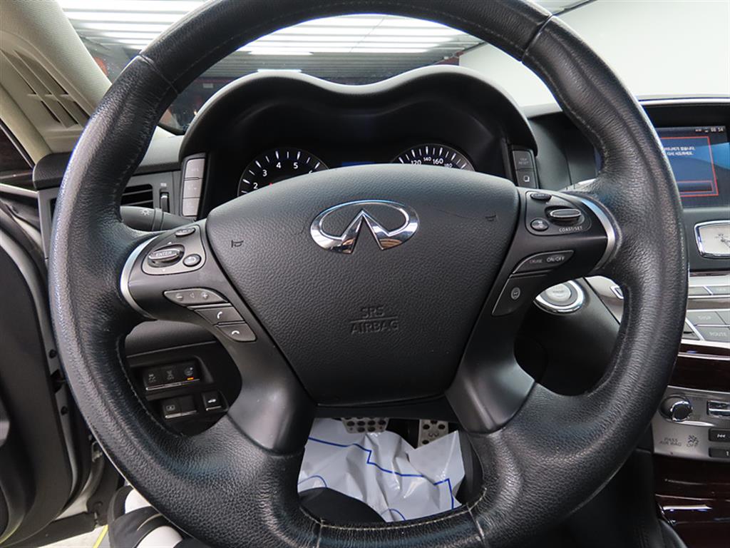 Infiniti M - Vista 8