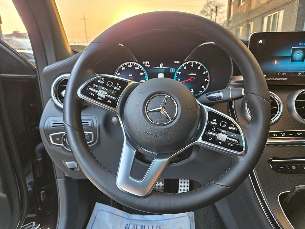 Mercedes Benz GLC Class - Vista 7