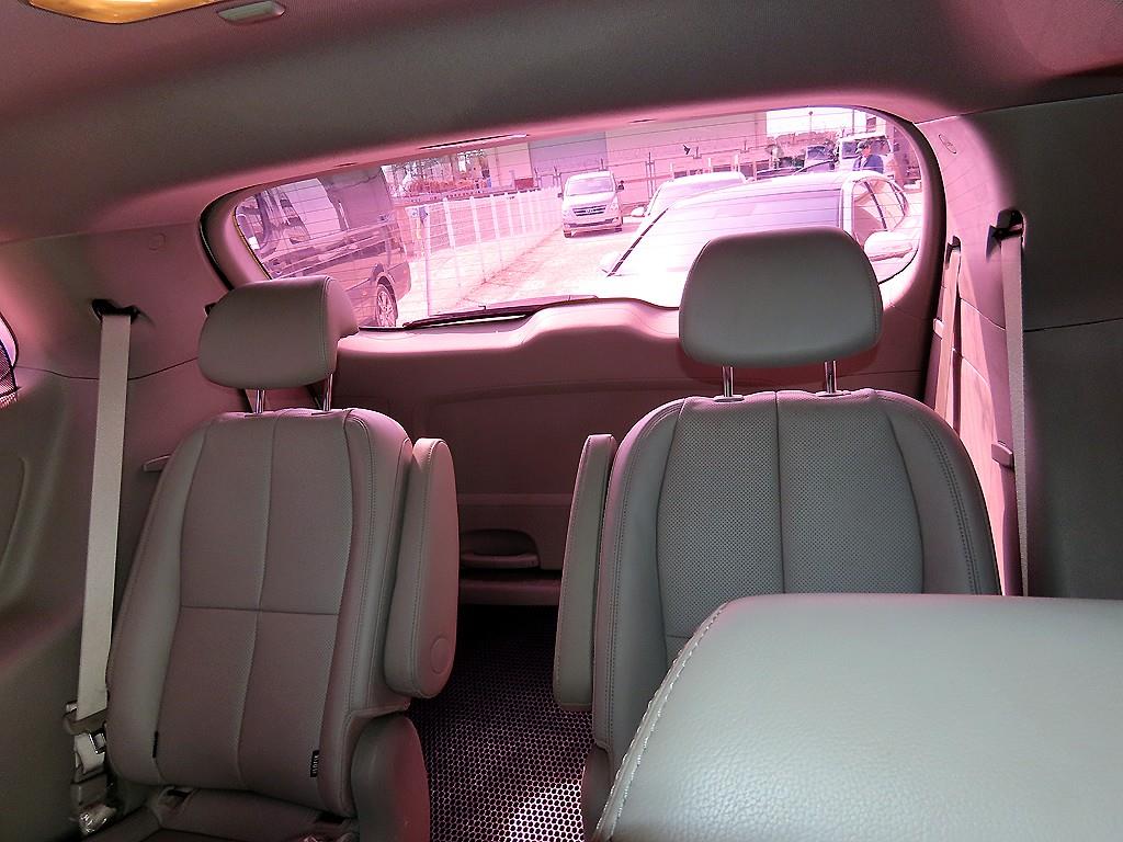 KIA Carnival - Vista 7