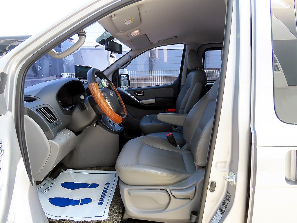 HYUNDAI Starex - Vista 5