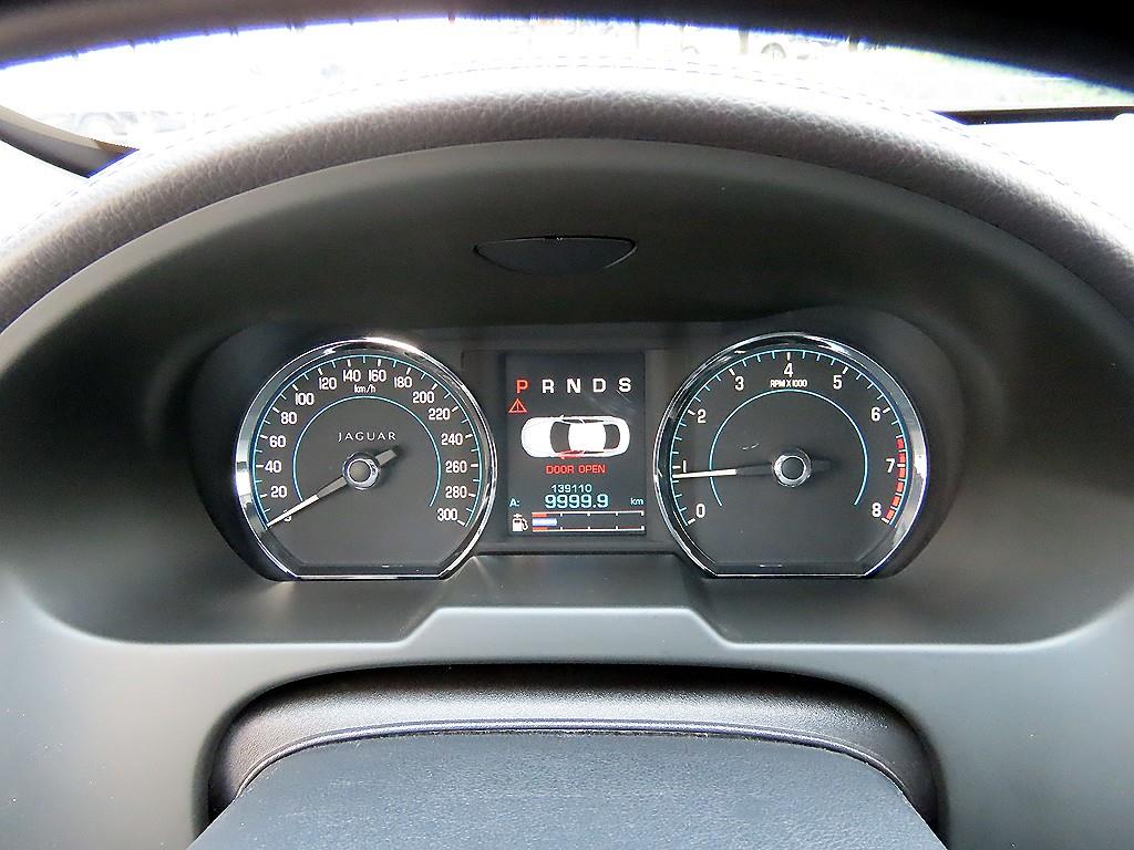 Jaguar XF - Vista 9